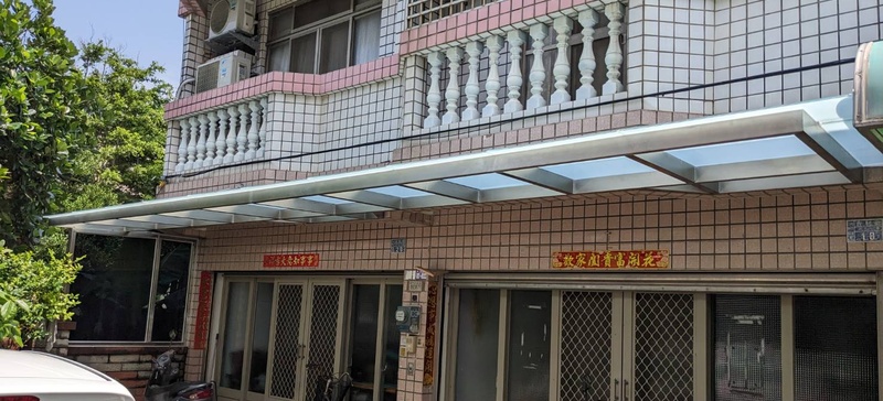 台中採光罩價格行情與材質選擇指南